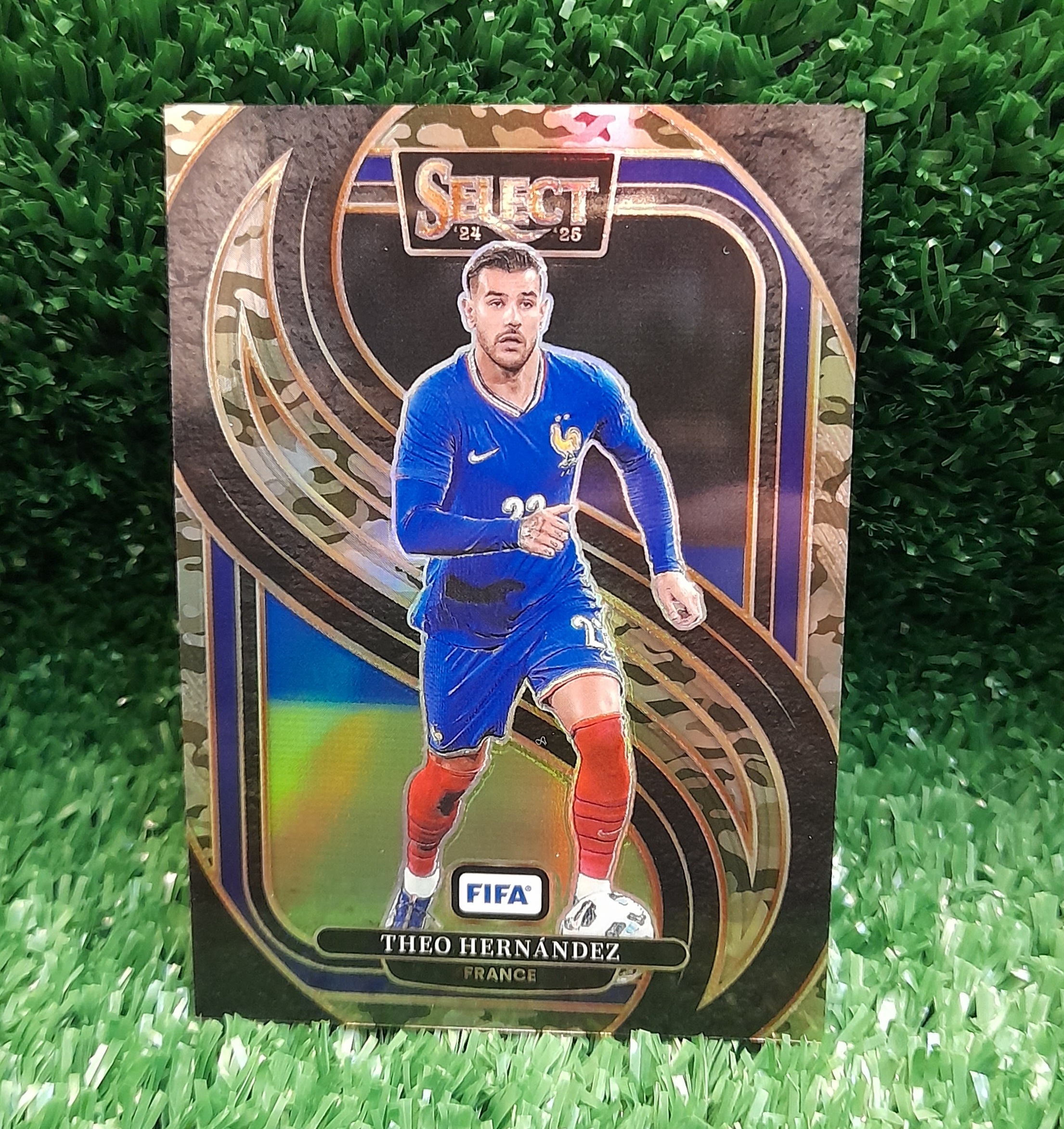 Carta Theo Hernandez Francia Select 24-25 Panini