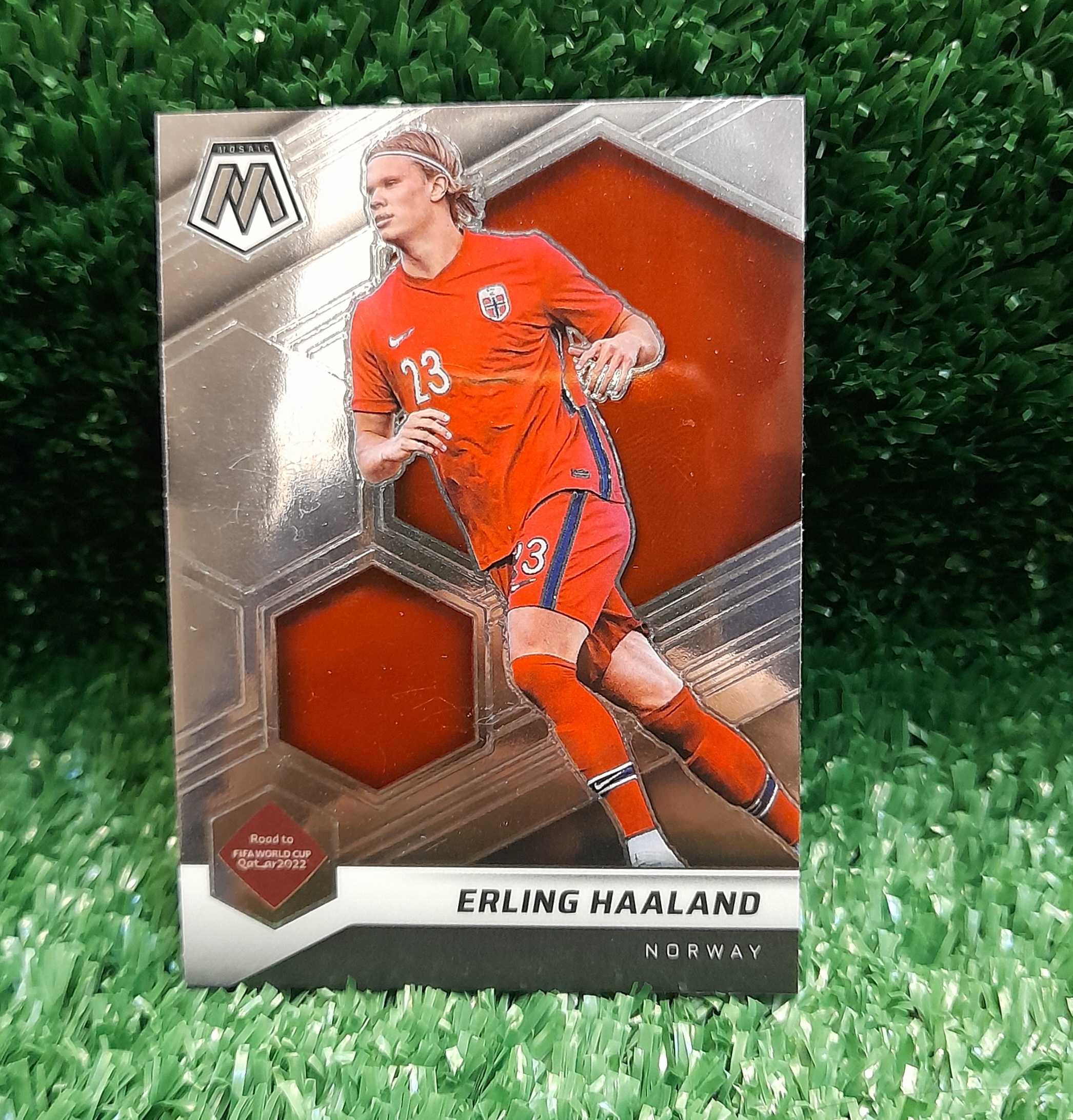 Carta Erling Haaland Noruega Mosaic road to Qatar Panini