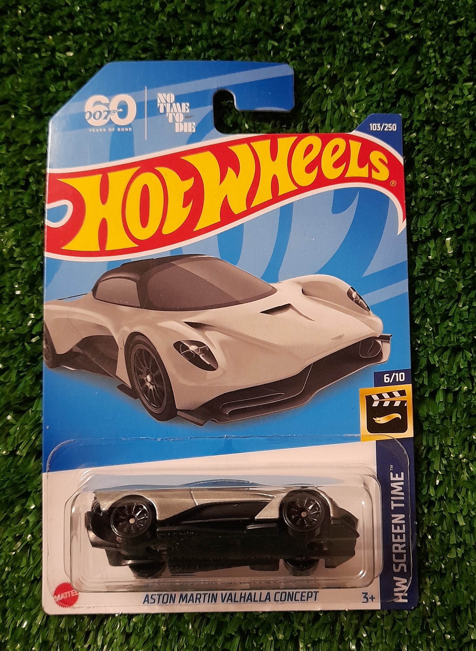 Auto Aston Martin Valhalla Concept 007 60 años 