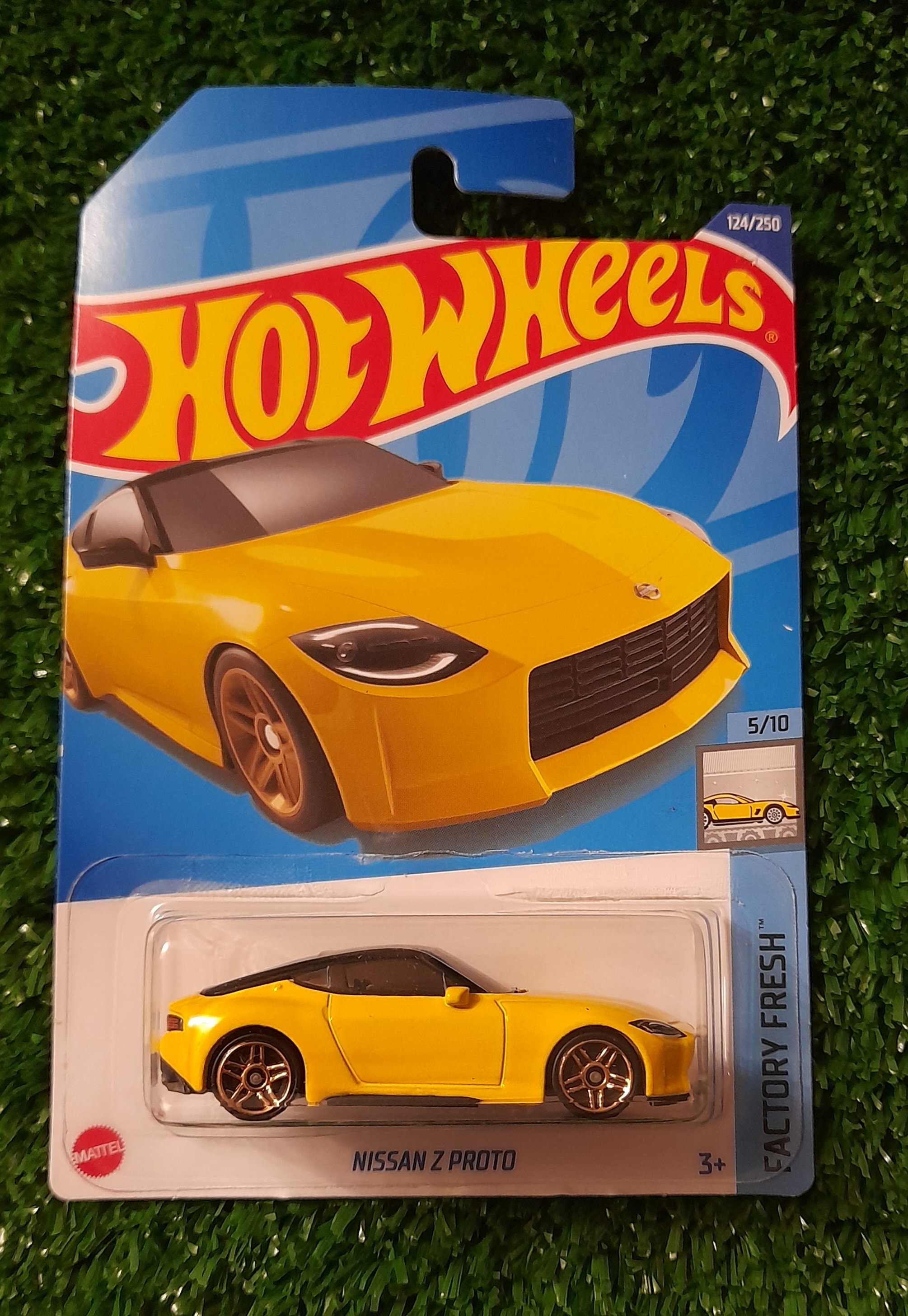 Auto Nissan Z Proto 124/250