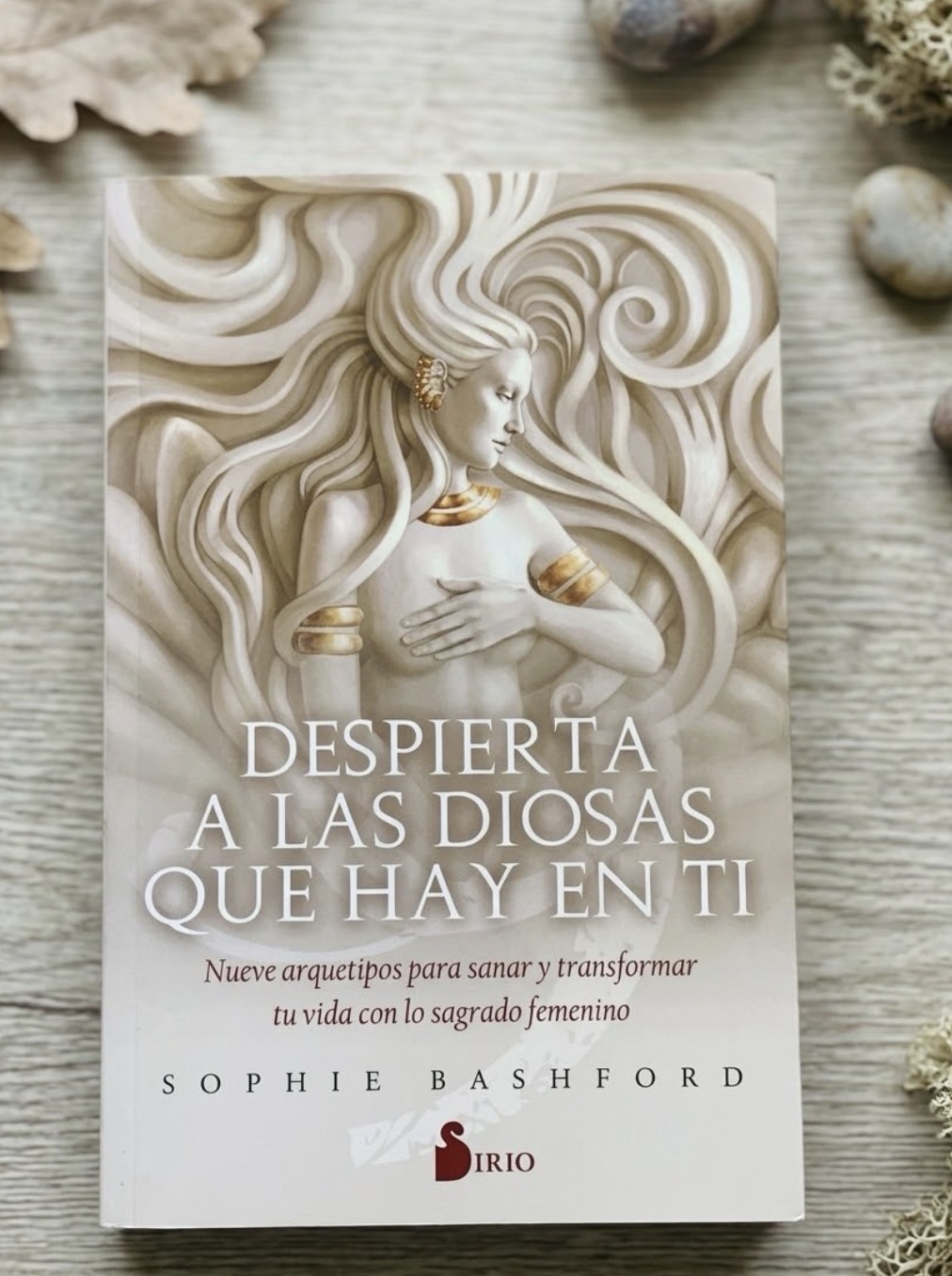 Despierta a las diosas que hay en ti / Sophie Bashford