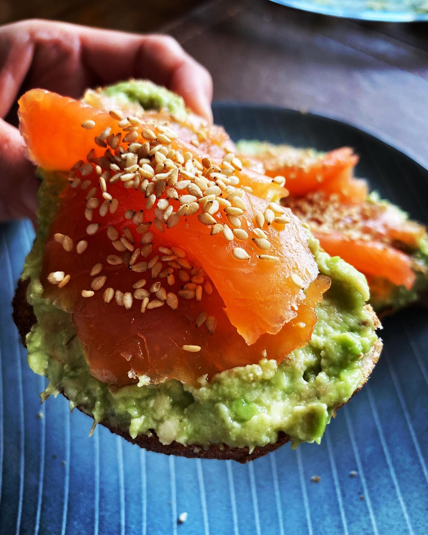 Tostadas con Slice de salmón y palta 