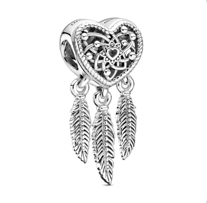 Atrapasueños de corazón y plumas