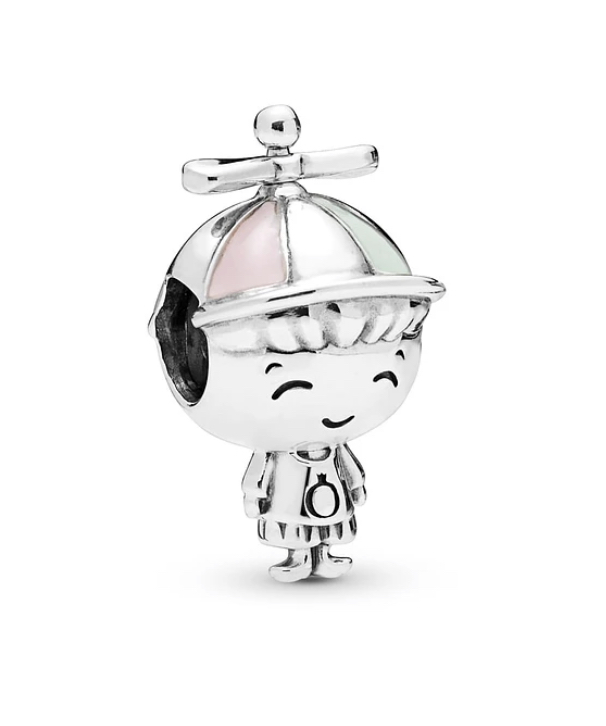 Charm Niño Con Gorrito