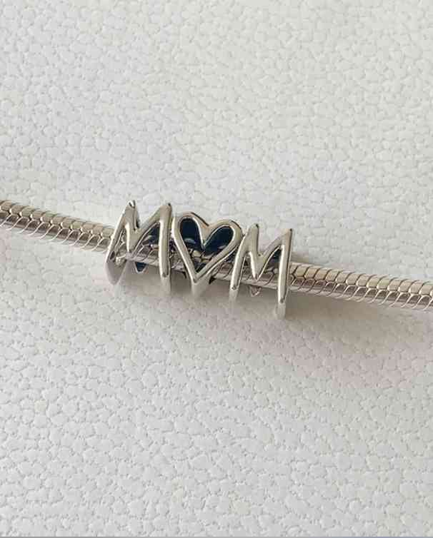 Charm Mom en Letras