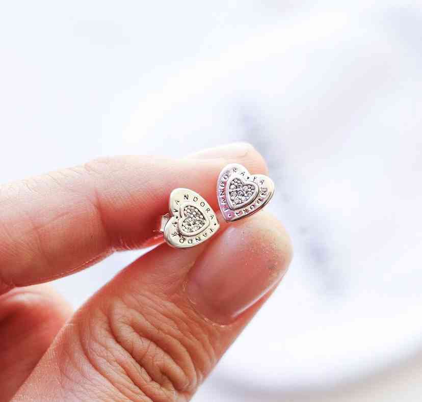 Aros de Corazón con centro en Pavé