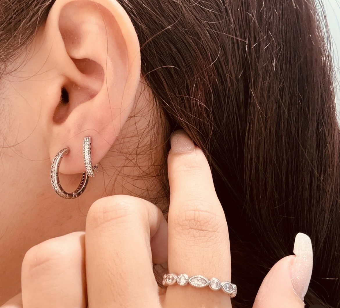 Bello Conjunto Argollas en Pavé