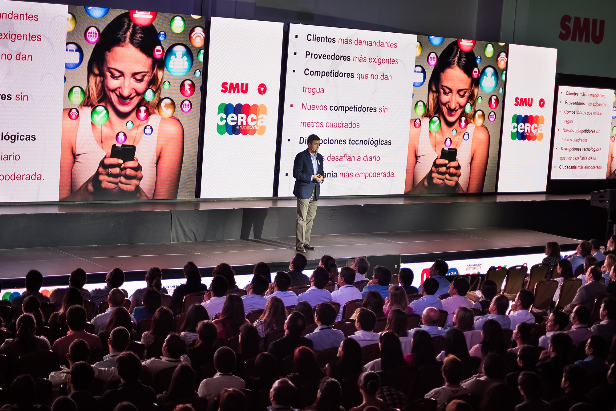 Lanzamiento con pantallas LED envolventes