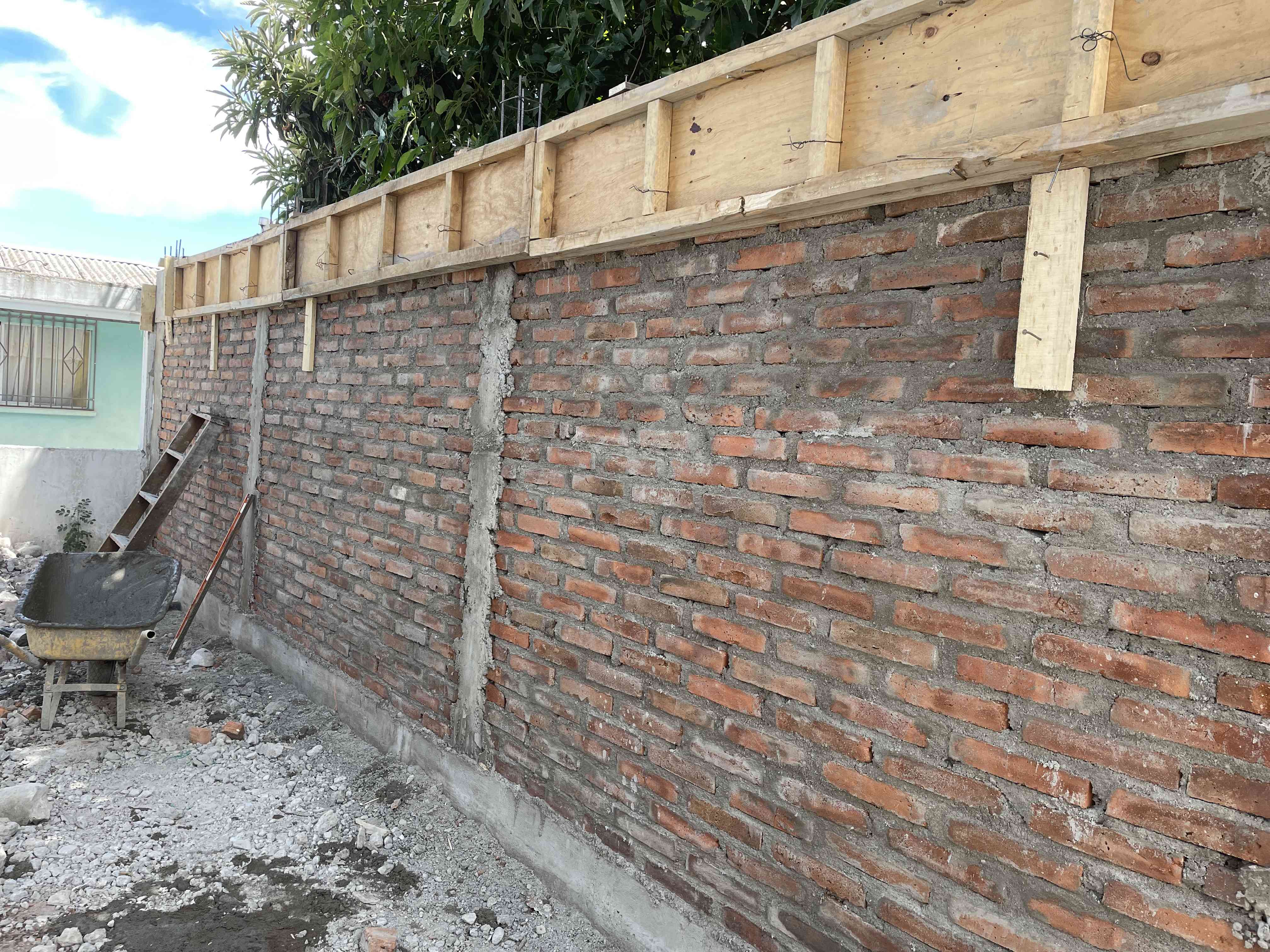 Muro ladrillos 10 mt 