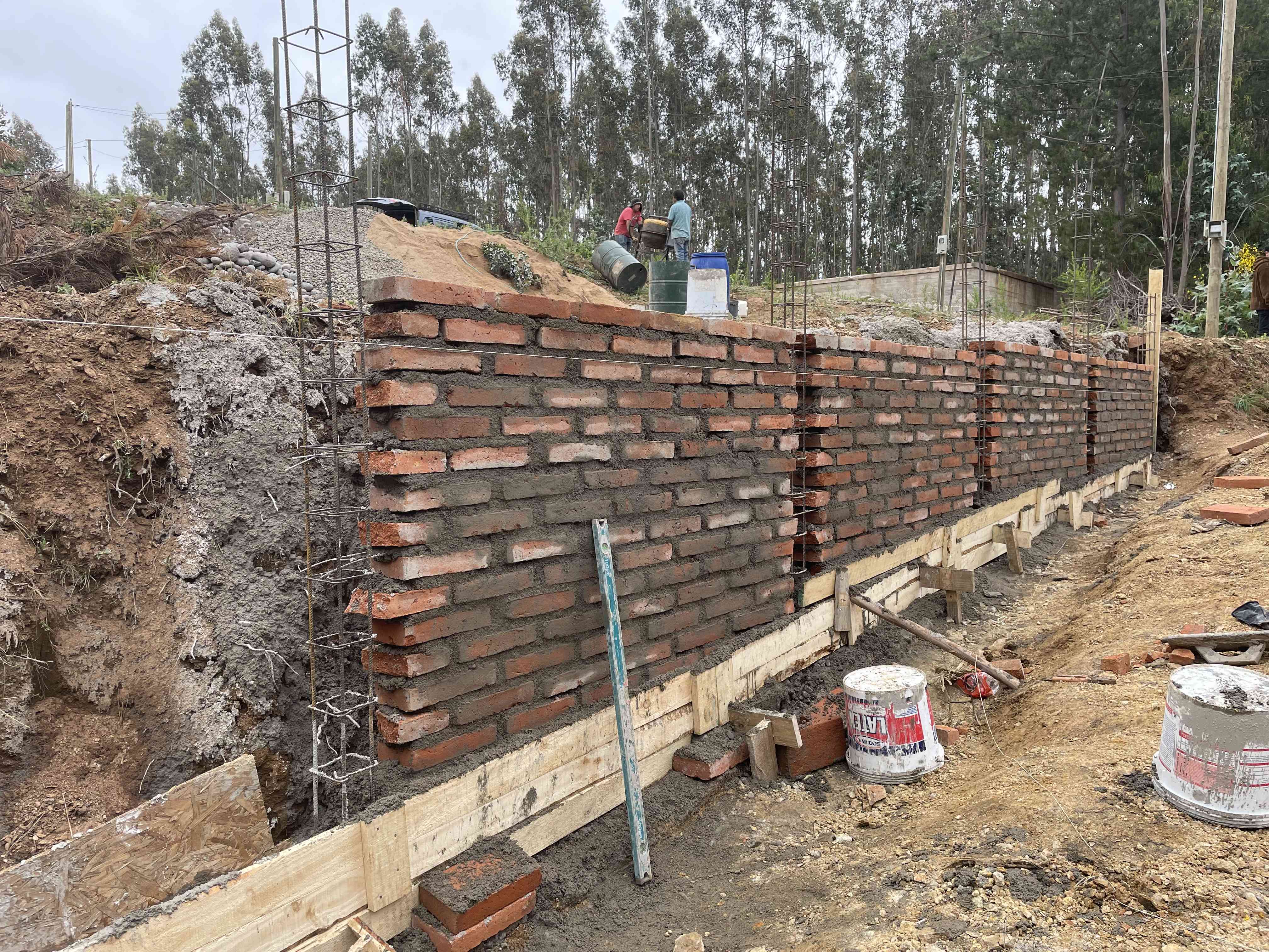 Muro de ladrillo 27 mt 